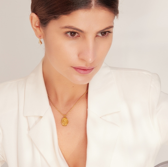 Awesome Oval Flower Necklace - Picture 7 of 8